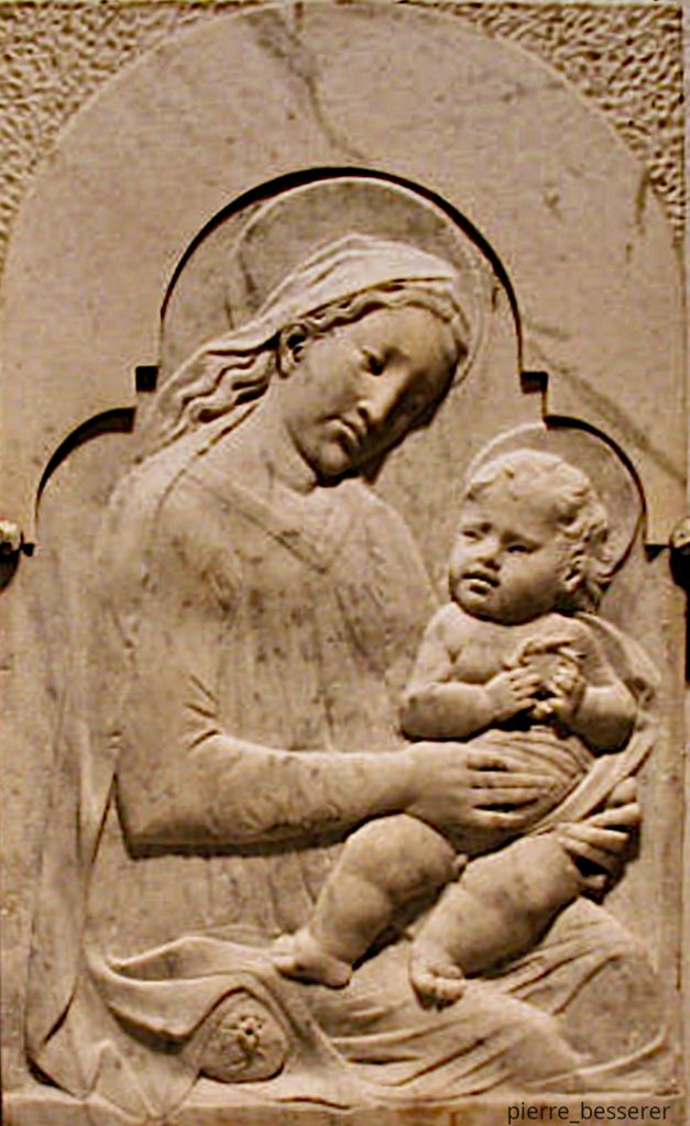 Bas relief vierge