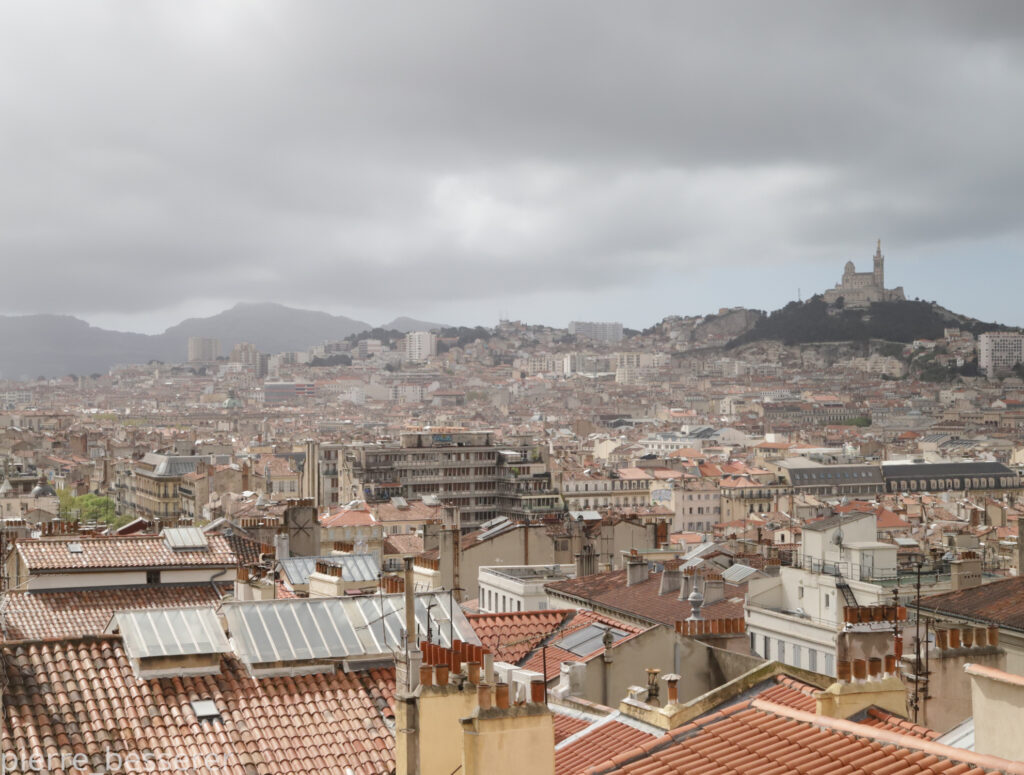 Depuis mes fenêtres; plie sur Notre-Dme de la gGarde