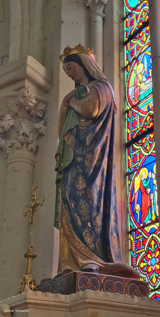 Vierge et vitrail