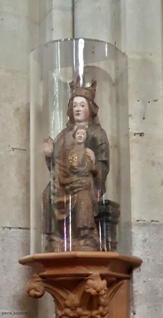 Vierge ancienne